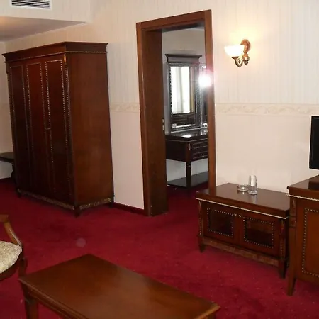 Hanat Saints Constantine and Helena