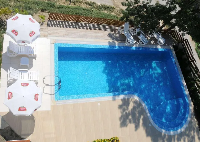 Hanat 3* Saints Constantine and Helena